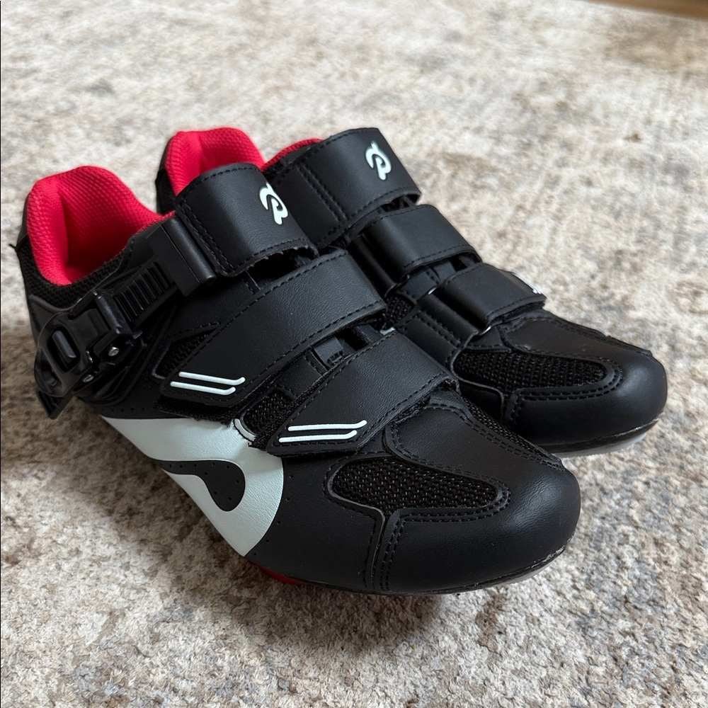 Peloton Cycling Shoes 8.5 black and red